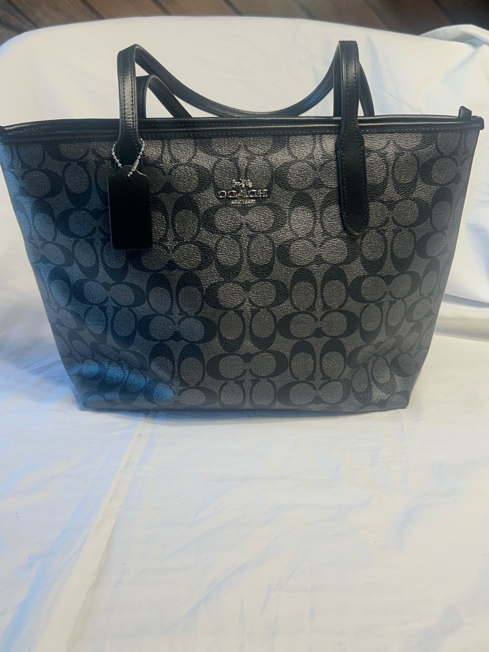 Great condition!! Coach city tote bag